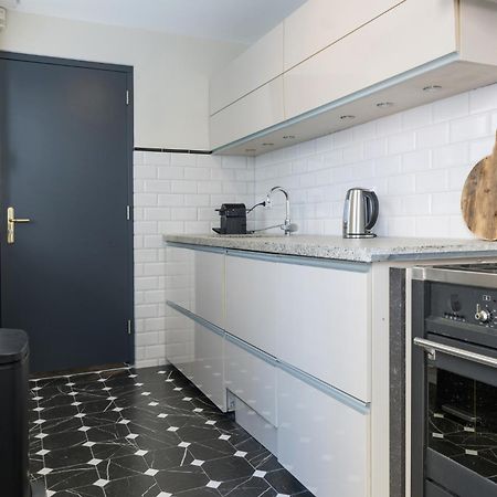 Petite Room With Wifi, Ac, And Shared Kitchen 提耳堡 外观 照片