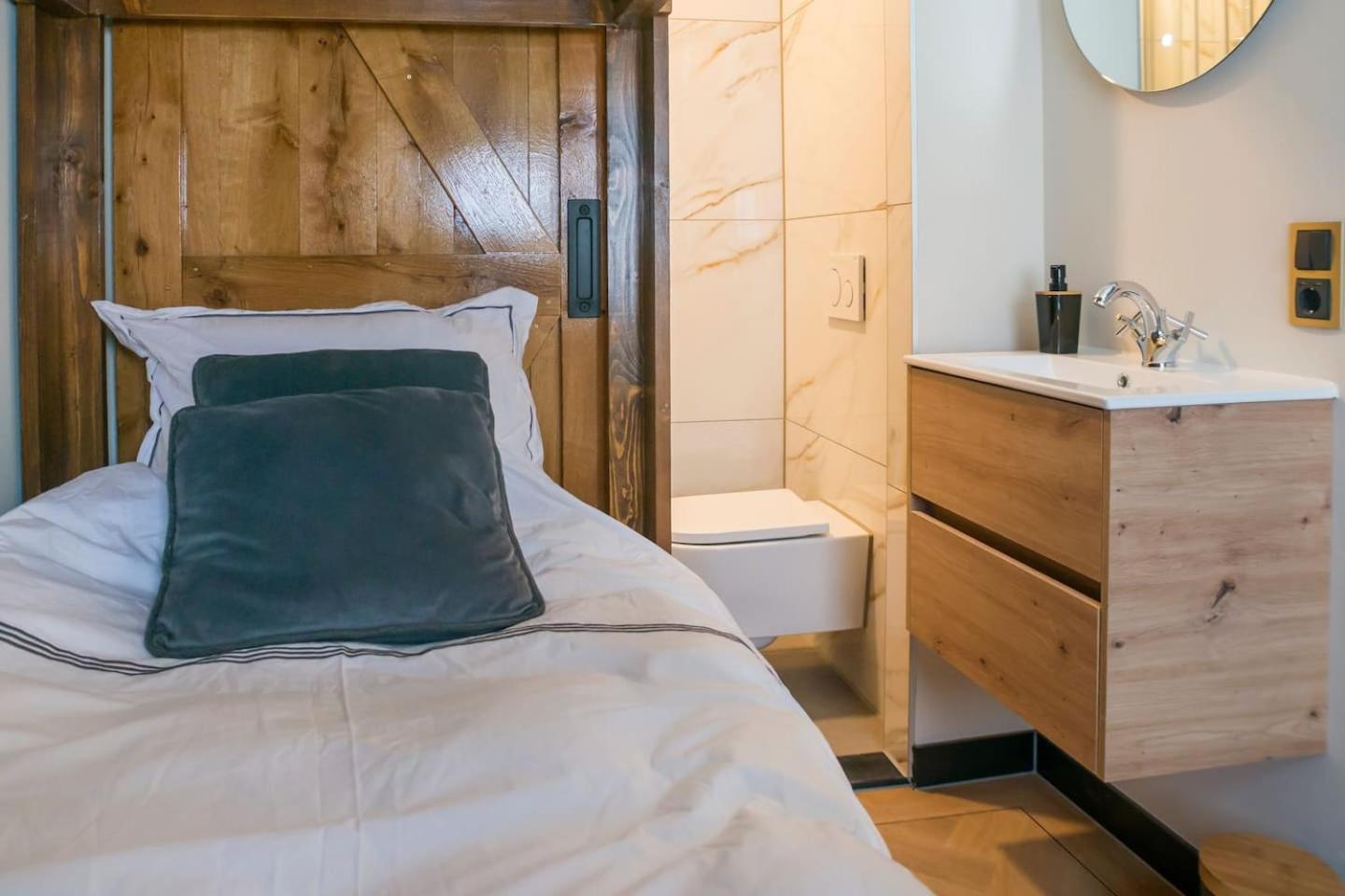 Petite Room With Wifi, Ac, And Shared Kitchen 提耳堡 外观 照片