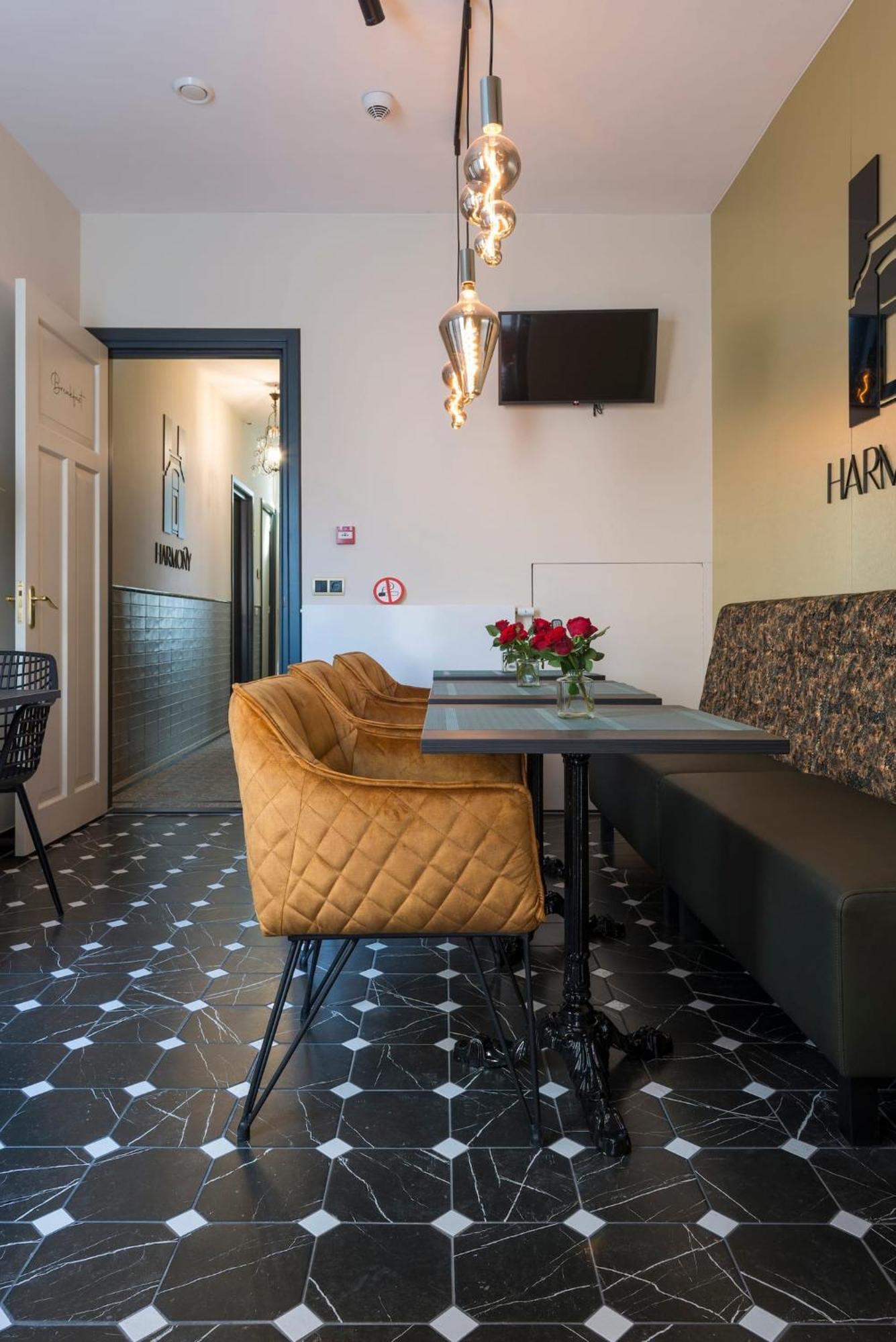 Petite Room With Wifi, Ac, And Shared Kitchen 提耳堡 外观 照片