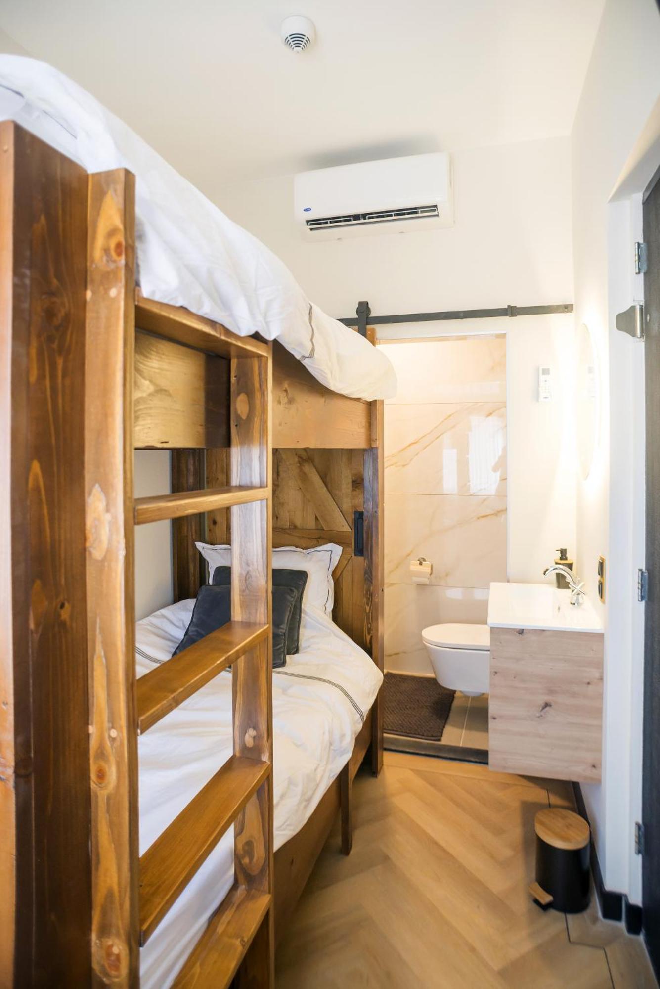 Petite Room With Wifi, Ac, And Shared Kitchen 提耳堡 外观 照片
