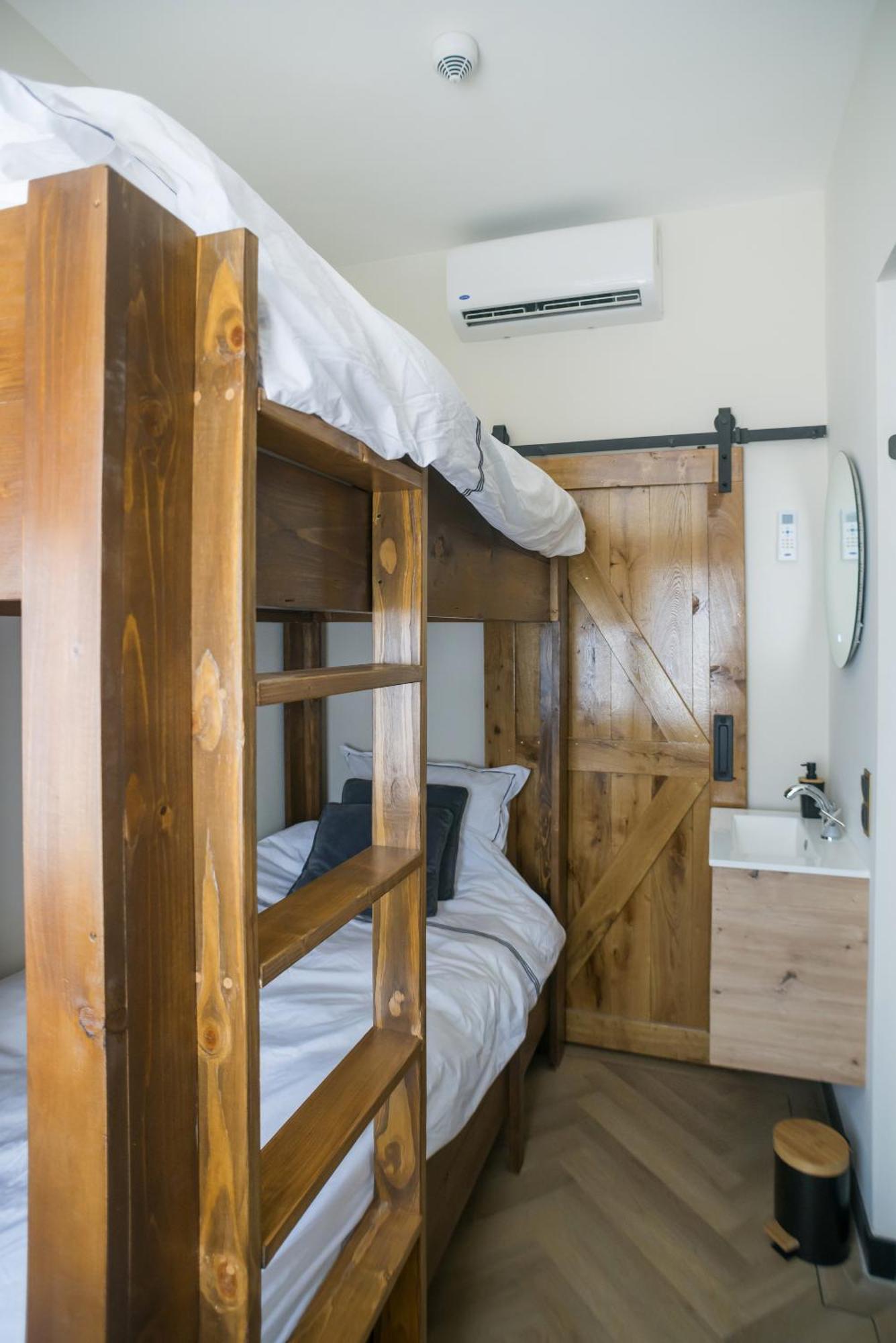 Petite Room With Wifi, Ac, And Shared Kitchen 提耳堡 外观 照片