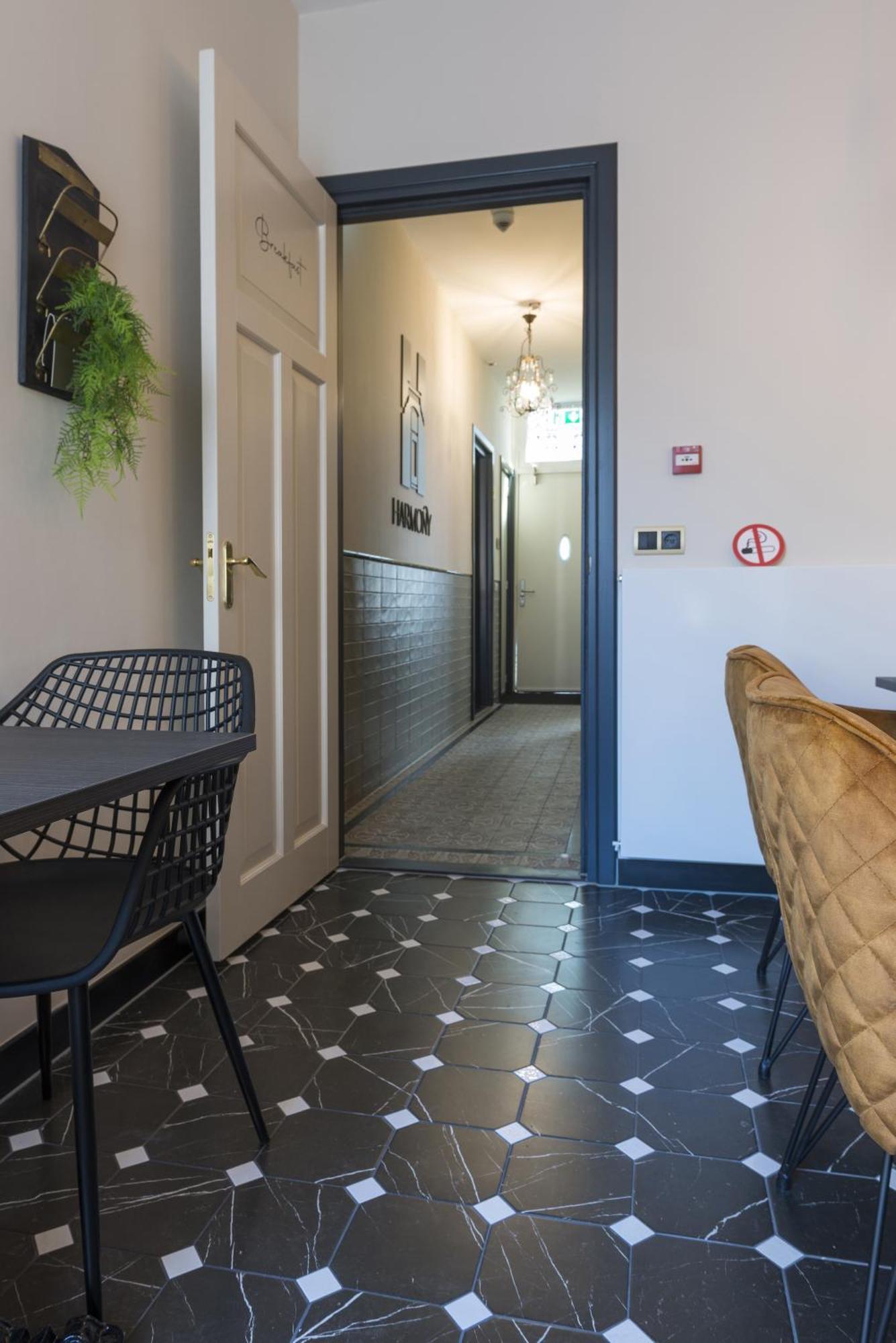 Petite Room With Wifi, Ac, And Shared Kitchen 提耳堡 外观 照片