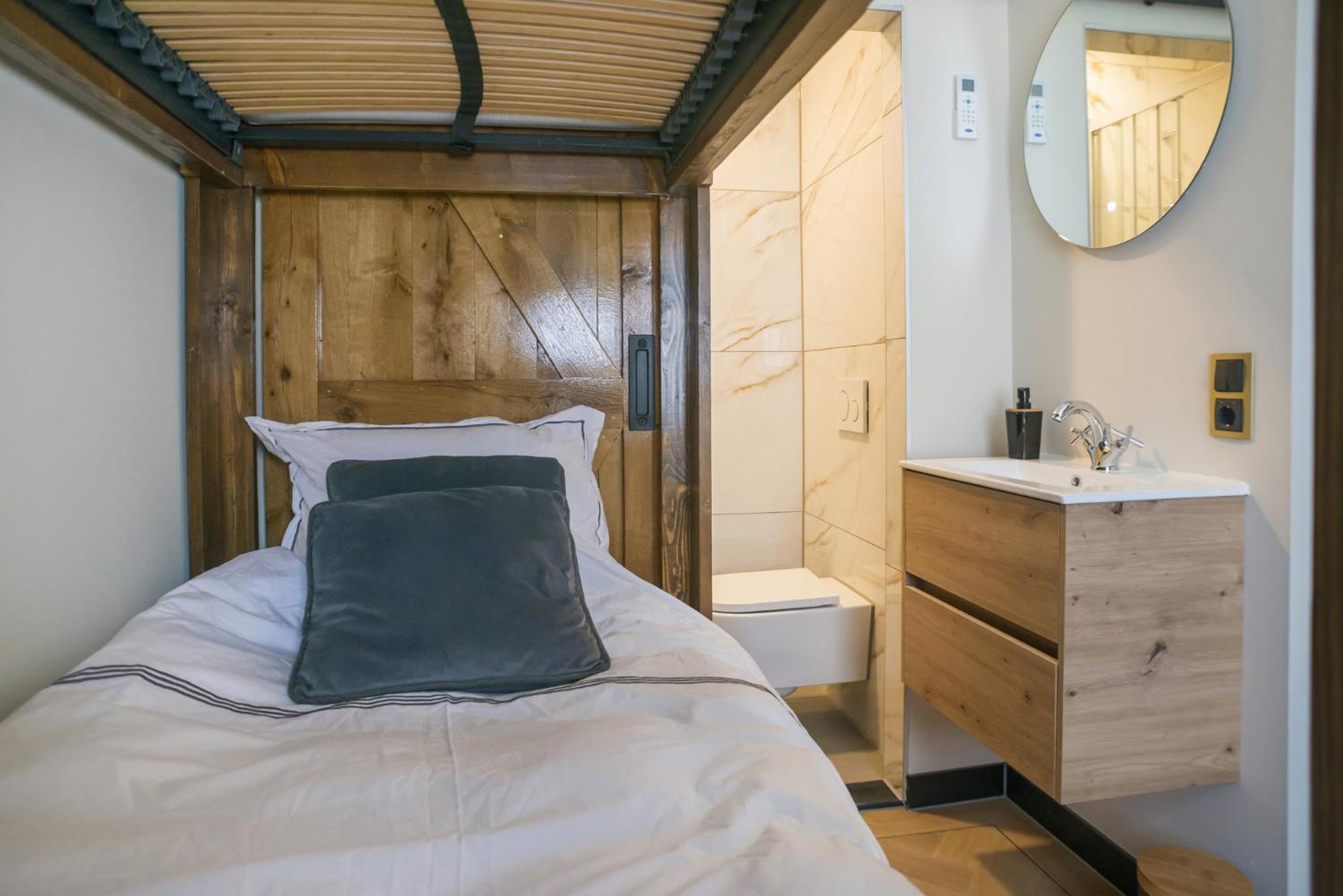Petite Room With Wifi, Ac, And Shared Kitchen 提耳堡 外观 照片