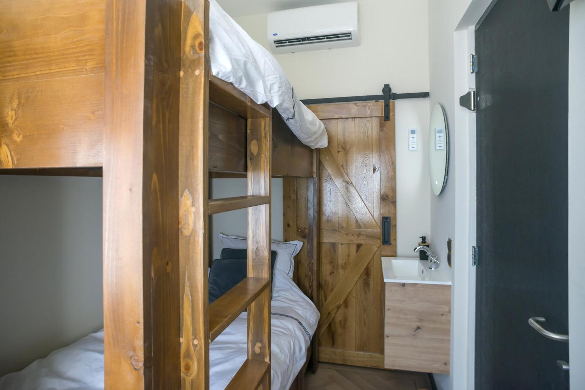 Petite Room With Wifi, Ac, And Shared Kitchen 提耳堡 外观 照片